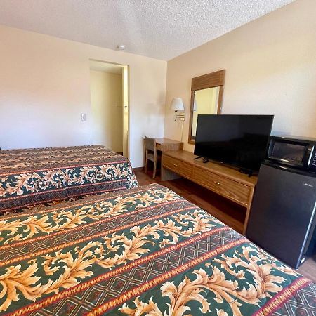 Regency Inn Lakeport Екстериор снимка