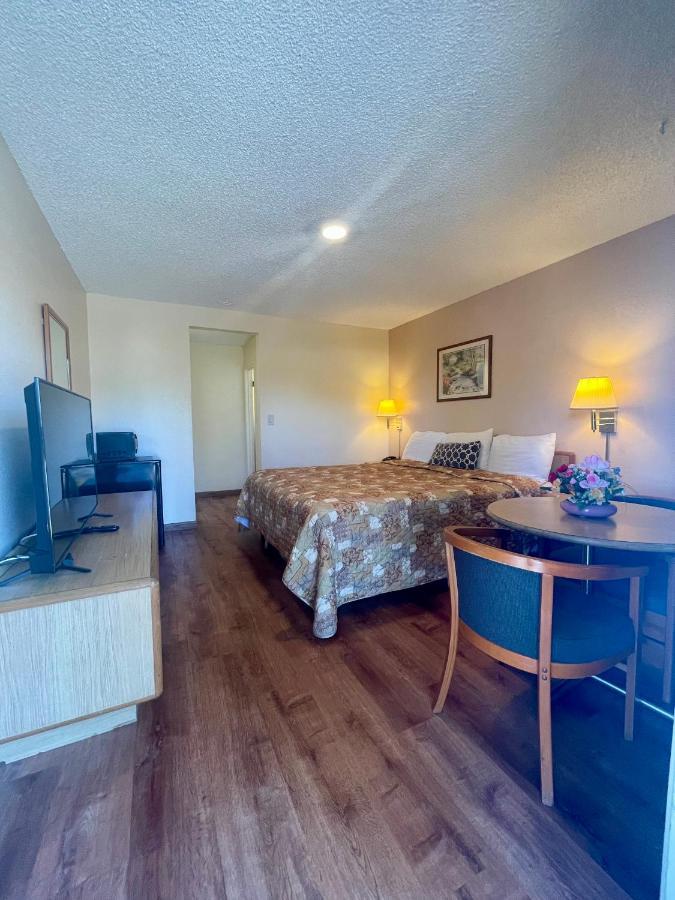 Regency Inn Lakeport Екстериор снимка