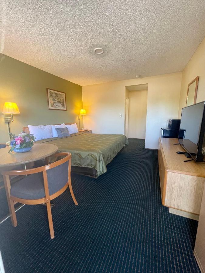Regency Inn Lakeport Екстериор снимка