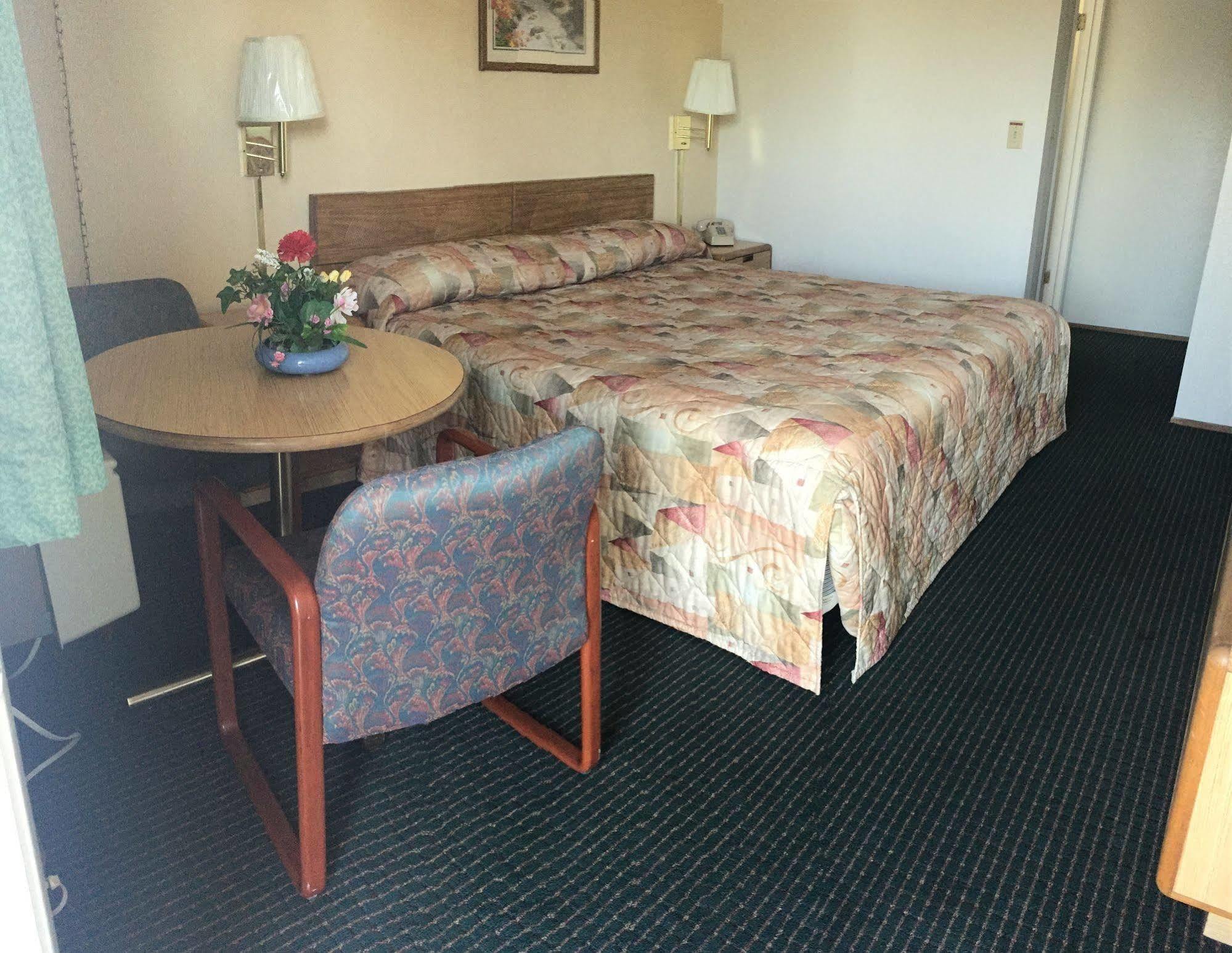 Regency Inn Lakeport Екстериор снимка