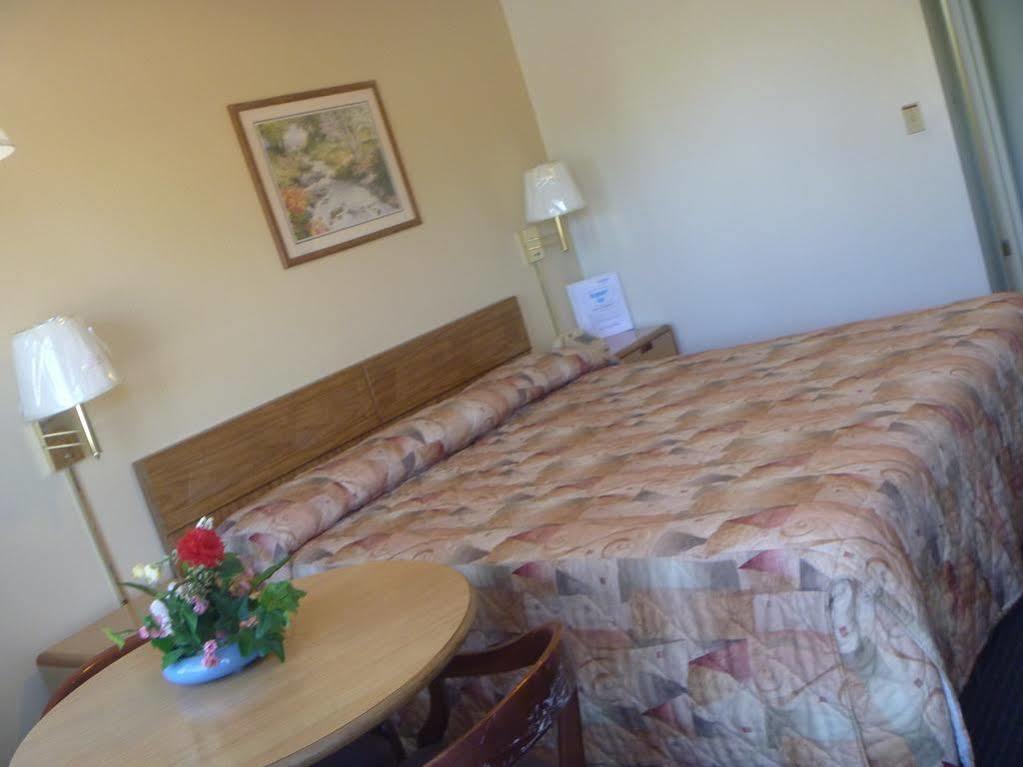 Regency Inn Lakeport Екстериор снимка